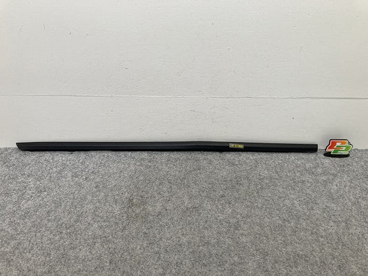 新品!Q2 81A GACHZ/GACZE/GADFG/GADPC 左 リア ドア ベルトモールアウター 81A839477 アウディ(145513)