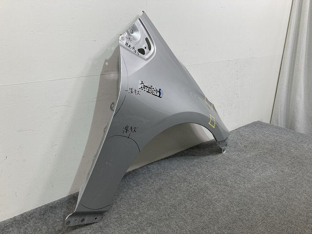 プリウス PHV ZVW52 純正 右 フロント フェンダー シルバーメタリック 1F7 トヨタ(145515)