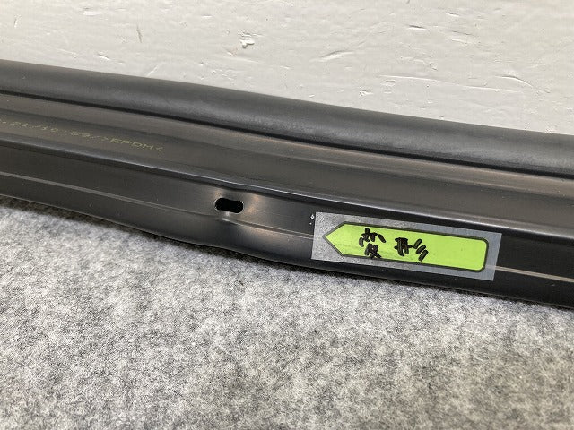 新品!TT(A5) クーペ/8J系 純正 右 フロント ドア ベルトモールアウター 8J0837478C アウディ(145516)