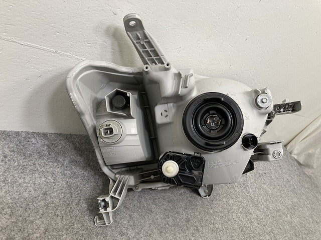 プロボックス/サクシード NCP160V/NCP165V/NHP160V 純正 左 ヘッドライト/ランプ レベライザーハロゲン 刻印A KOITO 52-279 トヨタ(145520)