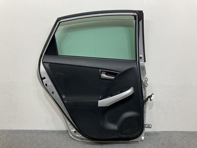 プリウス 30系/ZVW30 純正 左 リア ドア ガラス内張りバイザー付 シルバーメタリック 1F7 トヨタ(145526)