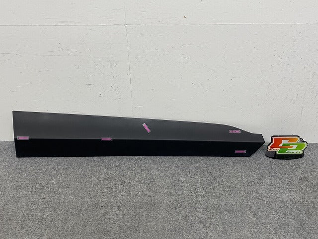 ヤリスクロス MXPB10/MXPB15 MXPJ10/MXPJ15 純正 右 フロント ドア サイドパネルマッドガード 75073-52030 素地 トヨタ(145531)