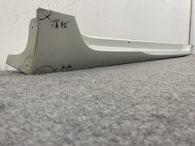 プリウス 50系/ZVW50/ZVW51/ZVW55 純正 前期 右 サイドステップ/サイドスカート 75850-47030 ホワイトパールクリスタルシャイン(145536)