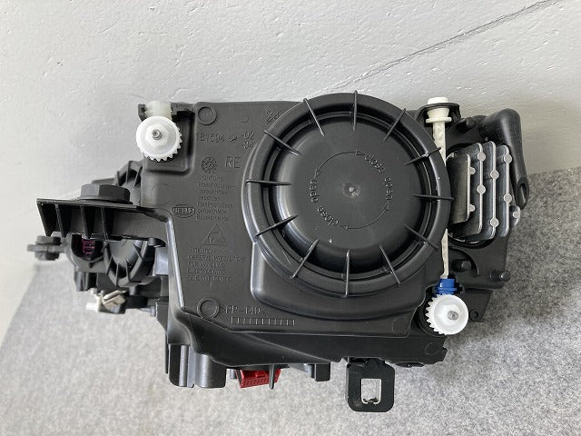新品!A3 8V系 純正 前期 右 ヘッドライト/ランプ キセノン HID HELLA 8V0 941 044 A 8V0941044A アウディ(145571)