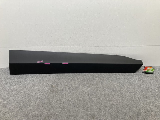 ヤリスクロス MXPB10/MXPB15 ハイブリッド/MXPJ10/MXPJ15 純正 右 フロント ドア サイドパネル 75073-52030 素地 トヨタ(145573)