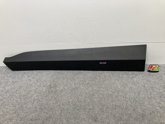 ヤリスクロス MXPB10/MXPB15 ハイブリッド/MXPJ10/MXPJ15 純正 左 フロント ドア サイドパネル 75074-52030 素地 トヨタ(145574)