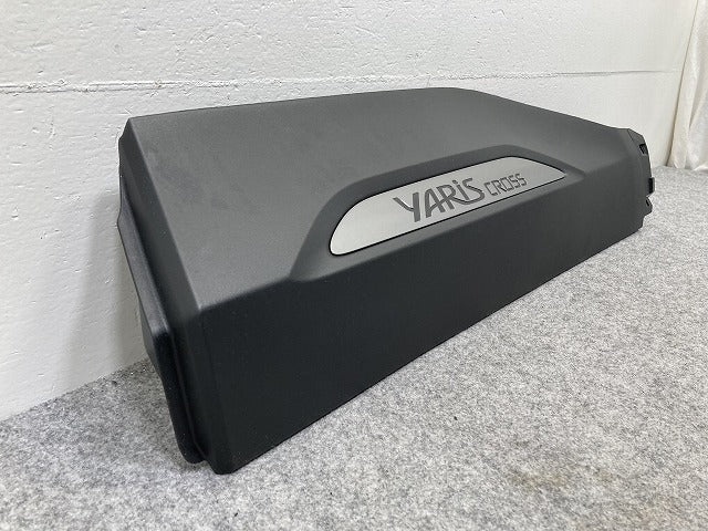 ヤリスクロス MXPB10/MXPB15 ハイブリッド/MXPJ10/MXPJ15 純正 左 リア ドア サイドパネル 75078-52030 素地 トヨタ(145576)