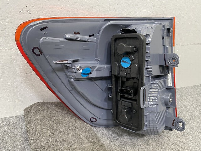 新品!X3 F25 純正 右 テールランプ/ライト/レンズ ハロゲン VALEO 7217312 63217217312 BMW(145598)