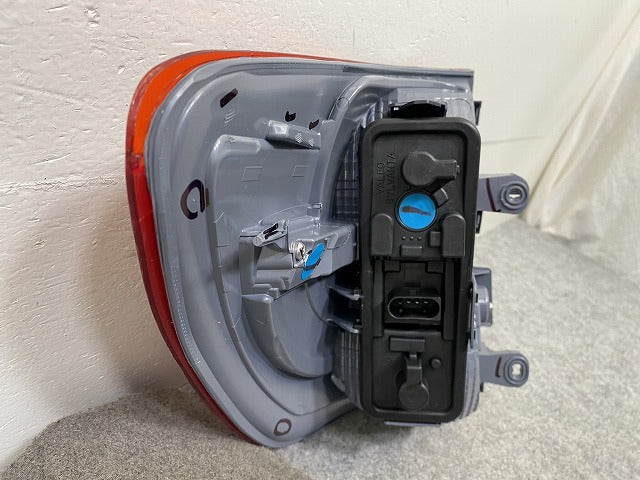 新品!X3 F25 純正 右 テールランプ/ライト/レンズ ハロゲン VALEO 7217312 63217217312 BMW(145598)