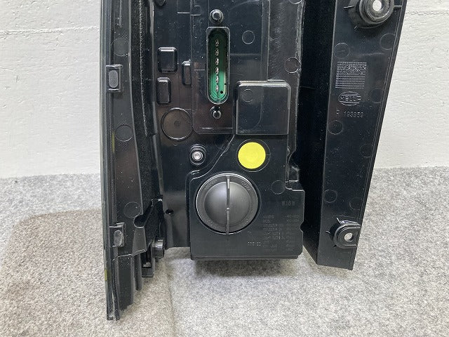 新品!Vクラス W447 純正 右 テールランプ/ライト/レンズ LED HELLA 193959 メルセデスベンツ(145653)