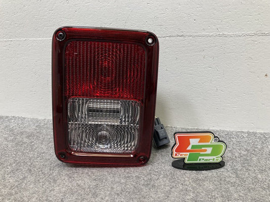 新品!ジープ ラングラー JK36S 純正 左 テールランプ/ライト/レンズ ハロゲン 55078147AG クライスラー(145654)