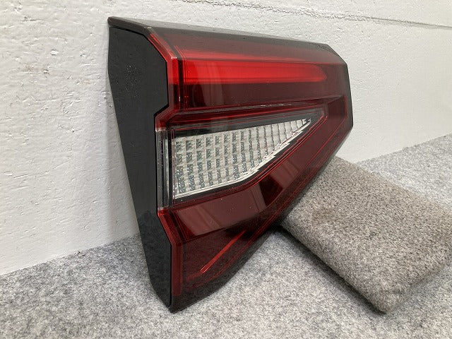 ライズ/ロッキー/レックス A200/A210/A201/A202/A/S/F 純正 左 フィニッシャーランプ/テールランプ/ LED  D249 81590-B1011(145677)