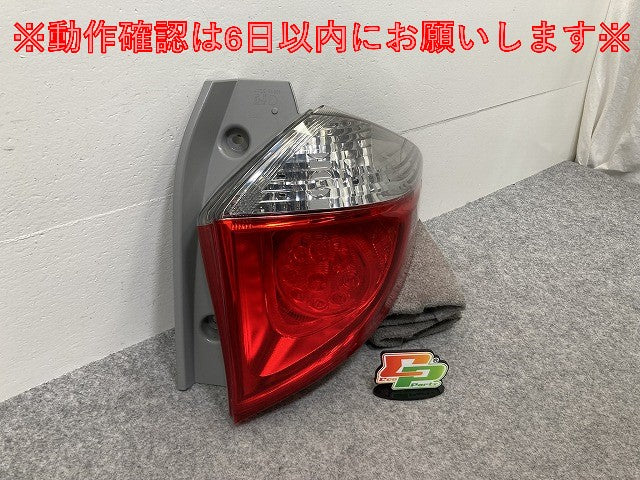 ラクティス NCP120/NCP125/NSP120 純正 右 テールランプ/ライト/レンズ LED 刻印D KOITO 52-226 トヨタ(145697)