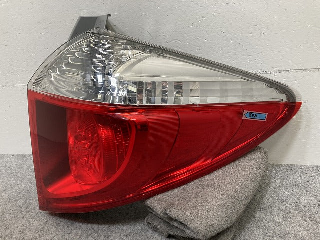 ラクティス NCP120/NCP125/NSP120 純正 右 テールランプ/ライト/レンズ LED 刻印D KOITO 52-226 トヨタ(145697)