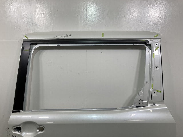 ヴォクシー/ノア/エスクァイア 80系/ZRR80G/ZRR85G/ZRR80W/ZRR85W /ZWR80G/ZWR80W 純正 左 リア スライド ドア ホワイトパール(145711)