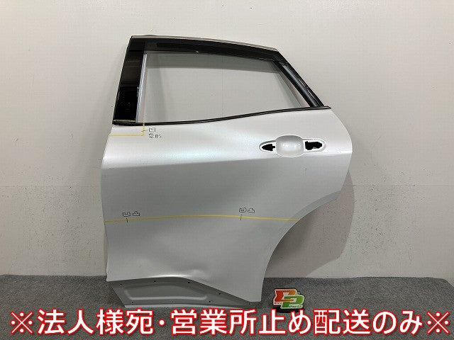 クラウン スポーツ AZSH36W/37W 純正 左 リア ドア バイザー付 プレシャスホワイトパール 090 トヨタ(145712)