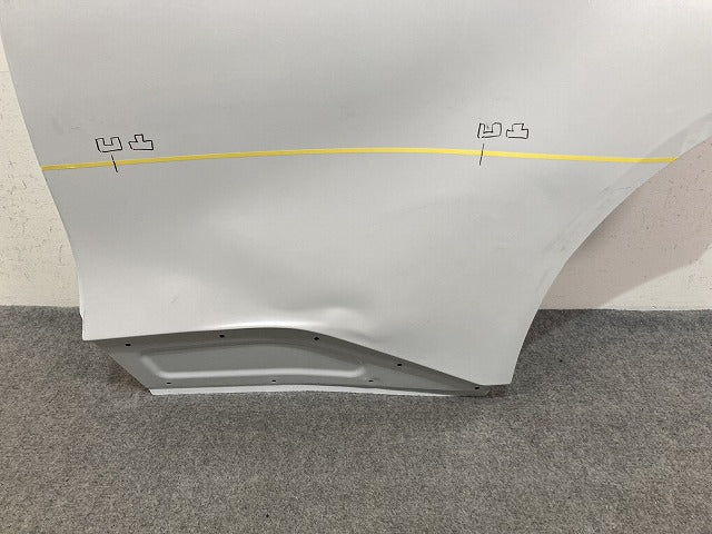 クラウン スポーツ AZSH36W/37W 純正 左 リア ドア バイザー付 プレシャスホワイトパール 090 トヨタ(145712)