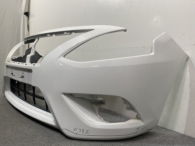 ラティオ N17 純正 フロント バンパー ロアグリル付 62022 7W81H ホワイト QM1 日産(145766)