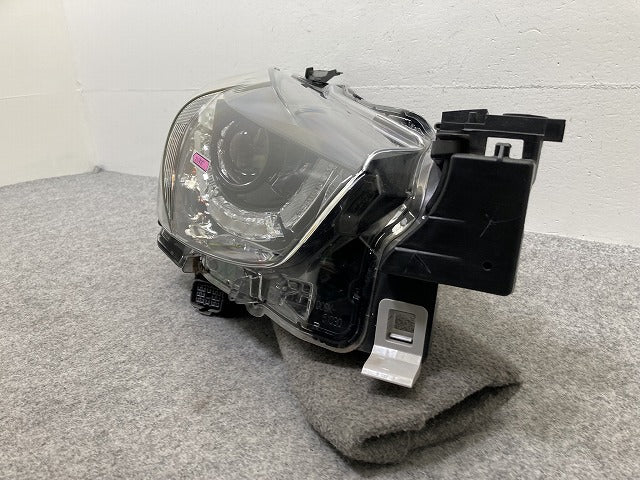 デミオ DJ/DJ3FS/DJ5FS/DJ3AS/DJ5AS 純正 前期 右 ヘッドライト/ランプ レベライザーLED 刻印Z KOITO 100-18373 マツダ(145777)