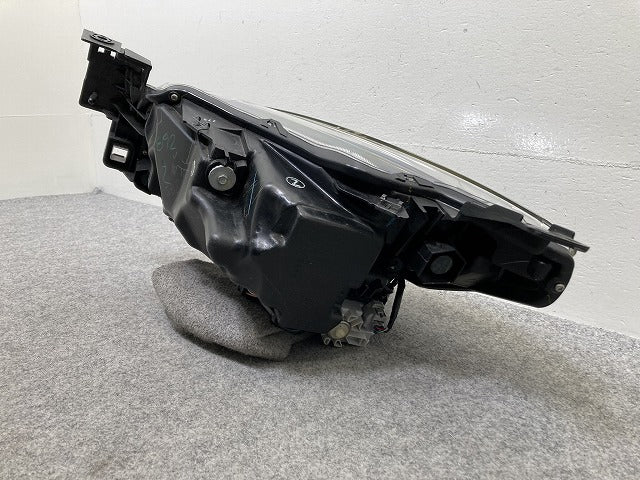 デミオ DJ/DJ3FS/DJ5FS/DJ3AS/DJ5AS 純正 前期 右 ヘッドライト/ランプ レベライザーLED 刻印Z KOITO 100-18373 マツダ(145777)