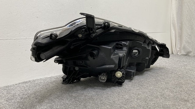 シエンタ 170系/NSP170G/NCP175G ハイブリッド/NHP170G 純正 前期 左 ヘッドライト レベライザーLED 刻印2 52-289 81170-52K31(145778)