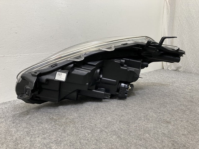 シエンタ 170系/NSP170G/NCP175G ハイブリッド/NHP170G 純正 前期 右 ヘッドライト/ランプ LED レベライザー 刻印2 ICHIKOH 52-289(145779)