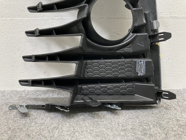 ヴォクシー VOXY ZS 80系/ZRR80W/ZRR85W ハイブリッド/ZWR80W 純正 前期 左フロント フォグカバー/フォグランプカバー 52040-28050(145789)