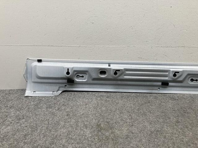 セレナ ハイウェイスター/X/XV/C28/NC28/GC28 e-POWER/ルキシオン/FC28/FNC28/GFC28 純正 左 スライドドア レールカバー(145797)