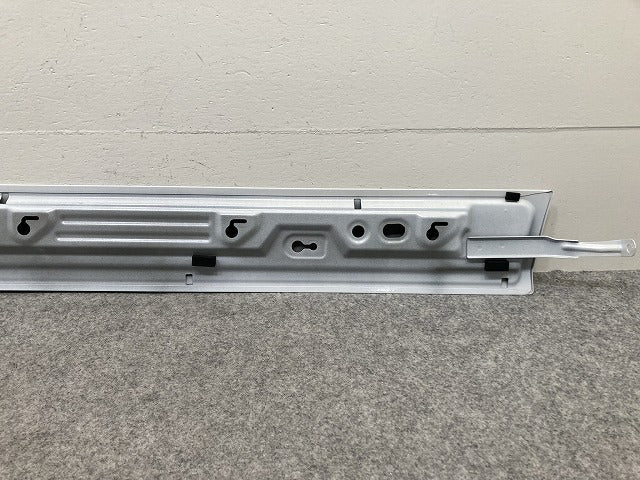 セレナ ハイウェイスター/X/XV/C28/NC28/GC28 e-POWER/ルキシオン/FC28/FNC28/GFC28 純正 左 スライドドア レールカバー(145797)