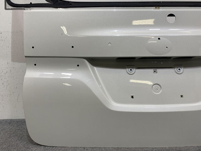 タント LA600S/LA610S 純正 リアゲート/バックドア/リアハッチ 内張り付 67500-B2011 パールホワイトIII W24 ダイハツ(145840)