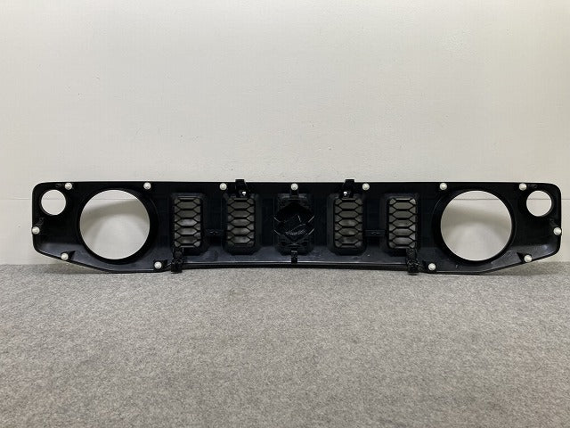 ジムニー/ジムニーシエラ JB64W/JB74W 純正 フロント グリル/ラジエーターグリル 72111-78R0 素地 スズキ(145842)