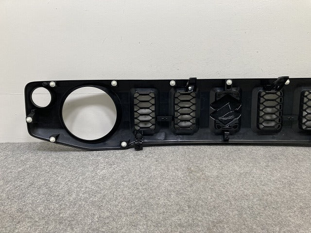 ジムニー/ジムニーシエラ JB64W/JB74W 純正 フロント グリル/ラジエーターグリル 72111-78R0 素地 スズキ(145842)
