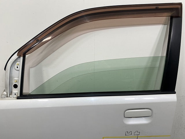 オッティ/eKワゴン H92W/H82W 純正 左 フロント ドア 内張りドアモールバイザーガラス付 ホワイトパール(3コートパール) SLN 日産(145851)