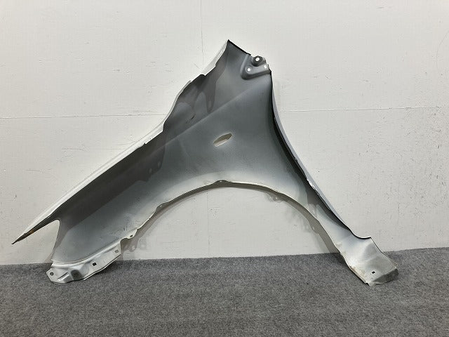 カローラ フィールダー/アクシオ 14系/NZE141G/NZE144G/ZRE142G/ZRE144G/NZE141/NZE144/ZRE142/144 純正 右 フロント フェンダー(145853)
