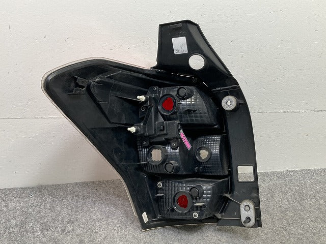 ジャンク!フォレスター SJ5/SJG 純正 前期 右 テールランプ/ライト/レンズ ハロゲン 刻印B ICHIKOH D114 スバル(145875)