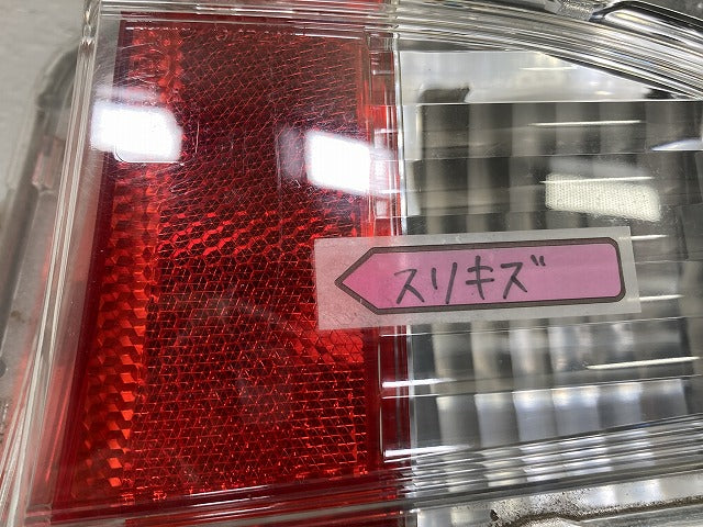 ラクティス/トレジア NCP120/NCP125/NSP125/NSP120X/NCP120X/NCP125X 純正 右 テールランプ/ライト/レンズ ハロゲン KOITO 52-215(145881)