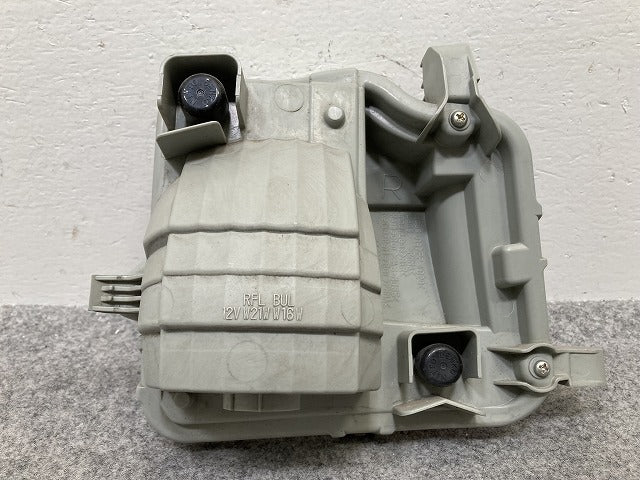 ラクティス/トレジア NCP120/NCP125/NSP125/NSP120X/NCP120X/NCP125X 純正 右 テールランプ/ライト/レンズ ハロゲン KOITO 52-215(145881)