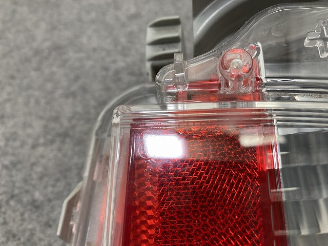 ラクティス/トレジア NCP120/NCP125/NSP125/NSP120X/NCP120X/NCP125X 純正 右 テールランプ/ライト/レンズ ハロゲン KOITO 52-215(145881)