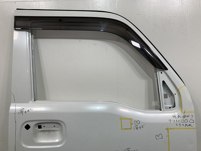 エブリィ/クリッパー NV100/スクラム/ミニキャブ DA17V/DR17V/DG17V/DS17V 純正 右 フロントドア バイザー付 スペリアホワイト 26U(145893)