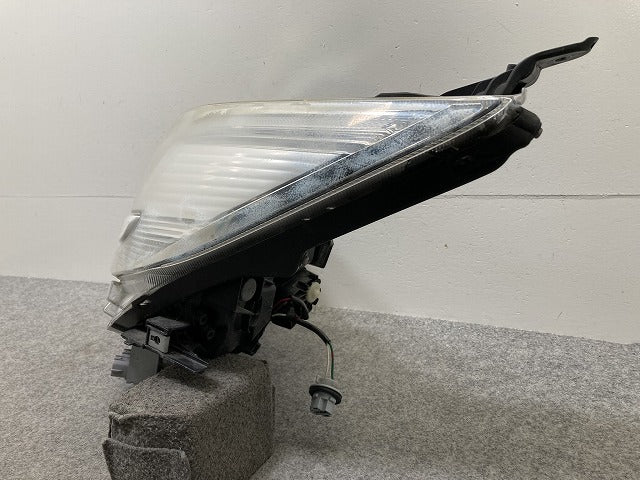 ジャンク!ノア NOAH 80系/ZRR80G/ZRR85G/ZRR80W/ZRR85W/ZWR80W/ZWR80G 純正 後期 右 ヘッドライト/ランプ LED 刻印A 28-239(145895)