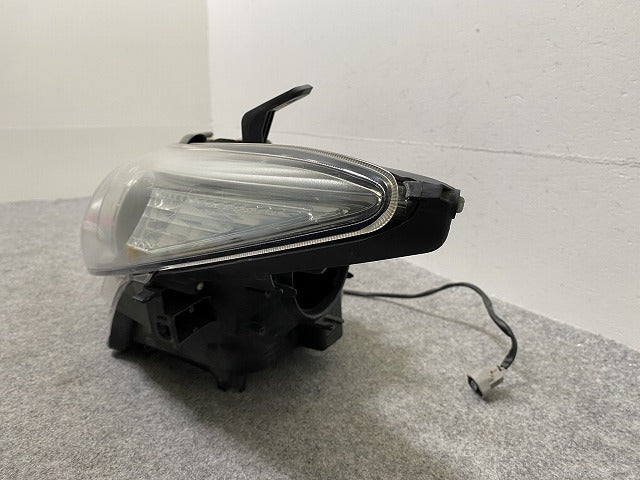 エスティマ アエラス 50系/ACR50W/ACR55W/GSR50W/GSR55W 純正 中期 後期 左 ヘッドライト レベライザーキセノン HID 刻印70 28-217(145908)