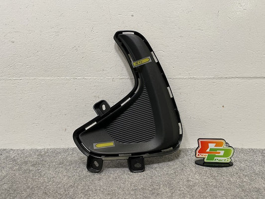 ヤリス KSP210/MXPA10/MXPA15/MXPH10/MXPH15 MXPH14/MXPH17KSP210/MXPA10/MXPA15 純正 左 フロント フォグカバー 52113-K0041(145923)