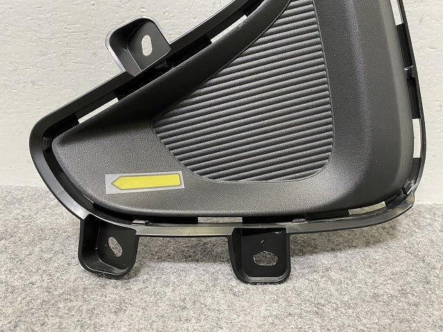 ヤリス KSP210/MXPA10/MXPA15/MXPH10/MXPH15 MXPH14/MXPH17KSP210/MXPA10/MXPA15 純正 左 フロント フォグカバー 52113-K0041(145923)