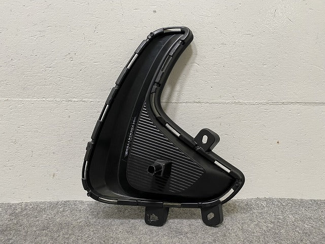ヤリス KSP210/MXPA10/MXPA15/MXPH10/MXPH15 MXPH14/MXPH17KSP210/MXPA10/MXPA15 純正 左 フロント フォグカバー 52113-K0041(145923)