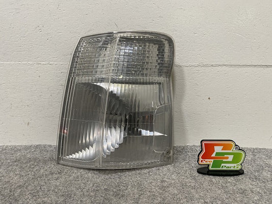 キャラバン E25/CQGE25/CWGE25/QE25/QGE25/SE25/SGE25 純正 左 ウィンカー ハロゲン KOITO 210-24774 日産(145934)
