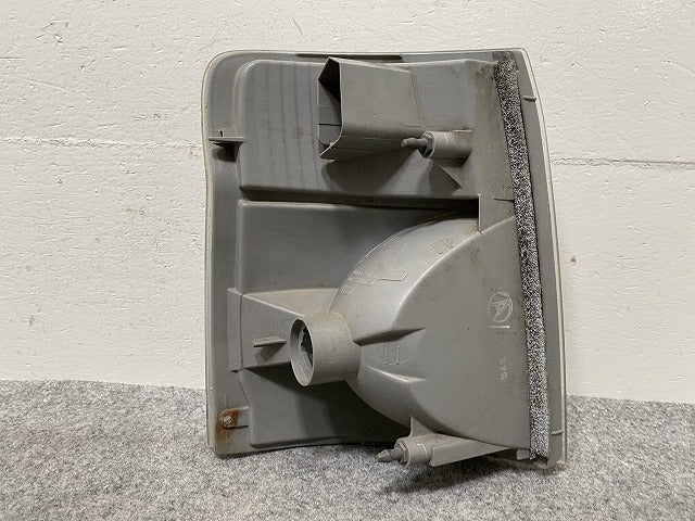 キャラバン E25/CQGE25/CWGE25/QE25/QGE25/SE25/SGE25 純正 左 ウィンカー ハロゲン KOITO 210-24774 日産(145934)