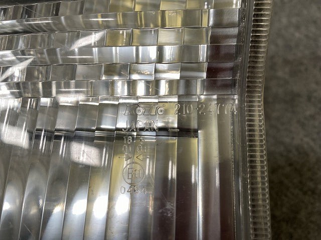 キャラバン E25/CQGE25/CWGE25/QE25/QGE25/SE25/SGE25 純正 左 ウィンカー ハロゲン KOITO 210-24774 日産(145934)