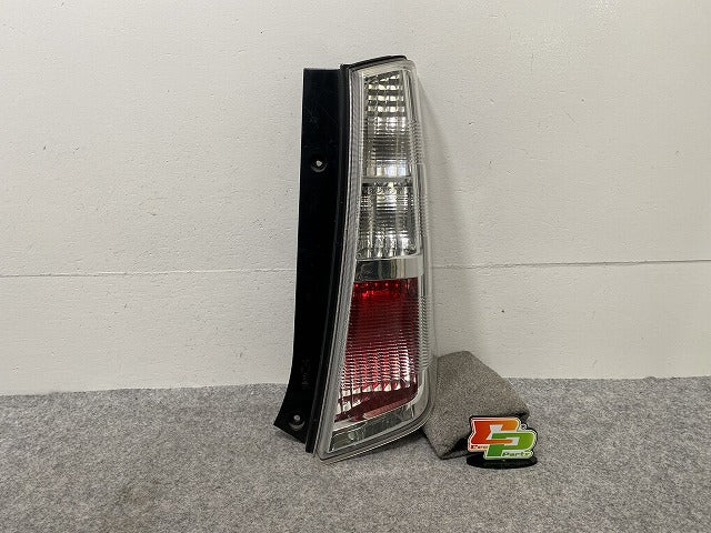 ワゴンR スティングレー/AZワゴン カスタム MH23S/MJ23S 純正 右 テールランプ/ライト/レンズ ハロゲン 35603-70K1 スズキ(145938)