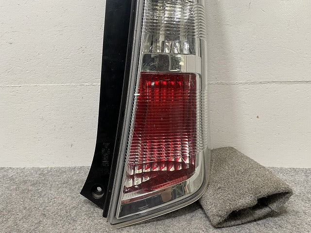 ワゴンR スティングレー/AZワゴン カスタム MH23S/MJ23S 純正 右 テールランプ/ライト/レンズ ハロゲン 35603-70K1 スズキ(145938)