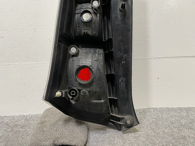 ワゴンR スティングレー/AZワゴン カスタム MH23S/MJ23S 純正 右 テールランプ/ライト/レンズ ハロゲン 35603-70K1 スズキ(145938)
